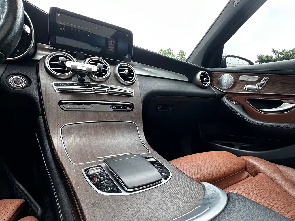 Mercedes-Benz GLC 2019 — фото 15