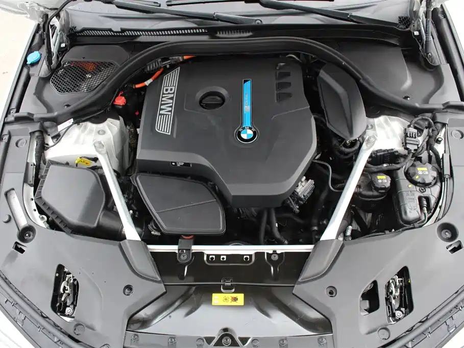BMW 5 Series New Energy 2020 — фото 14