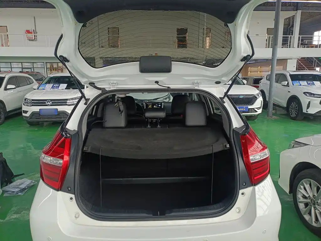 Toyota Yaris L 2019 — фото 19
