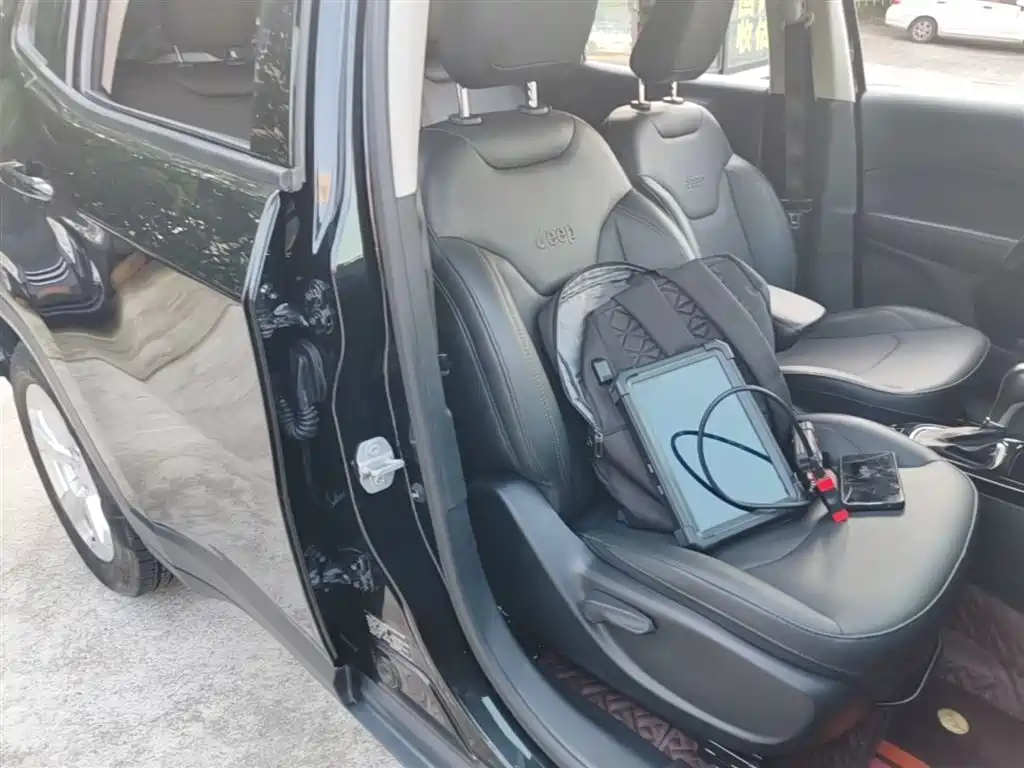 Jeep Compass 2019 — фото 25