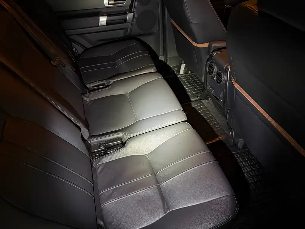 Land Rover Discovery 2015 — фото 8