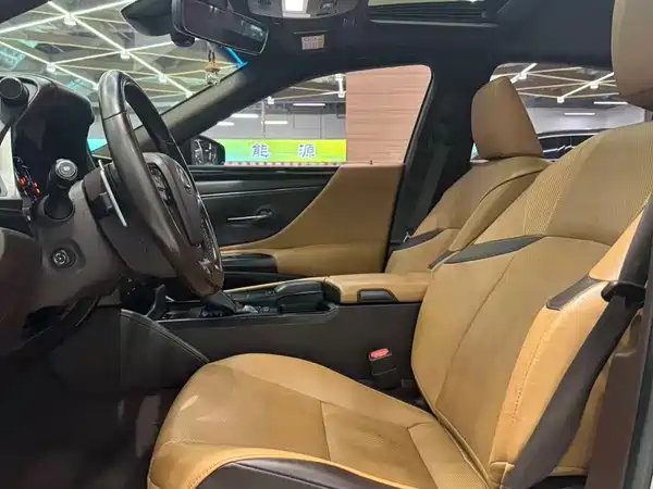 Lexus ES 2019