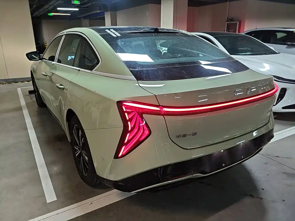 Hongqi EH7 2026