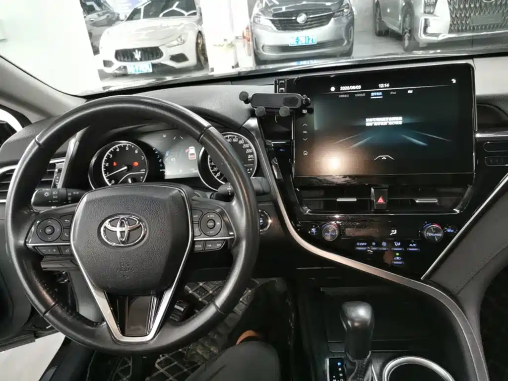 Toyota Camry 2023 — фото 10