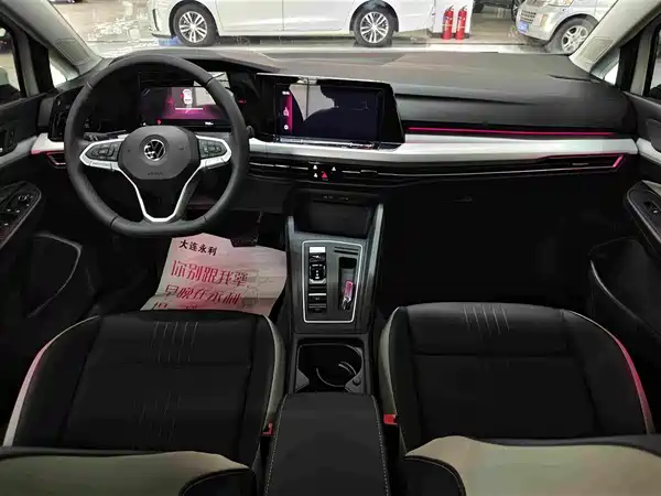 Volkswagen Golf 2025