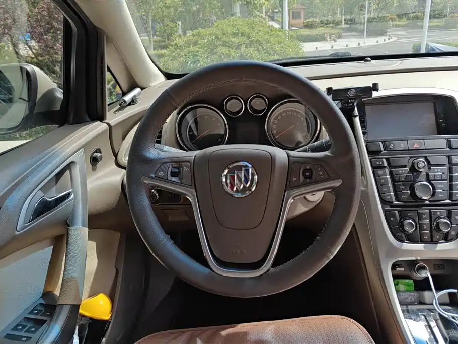 Buick Excelle 2014 — фото 15