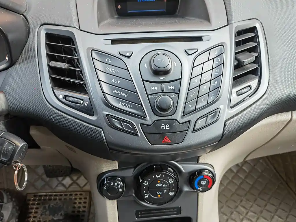 Ford Fiesta 2013 — фото 13