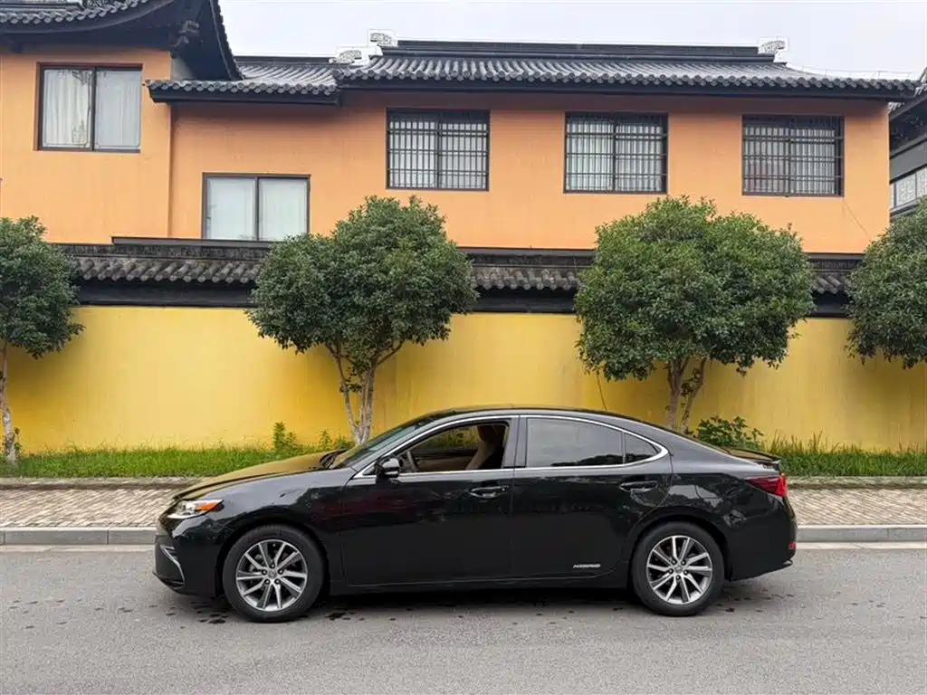 Lexus ES 2017