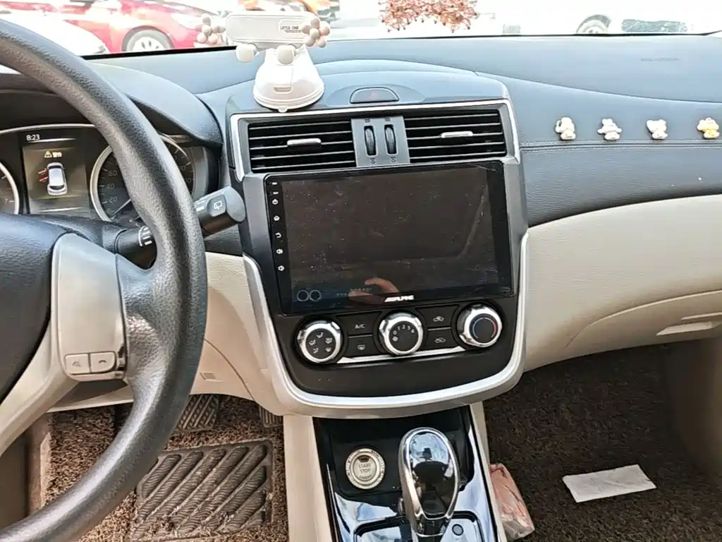 Nissan Tiida 2017 — фото 13