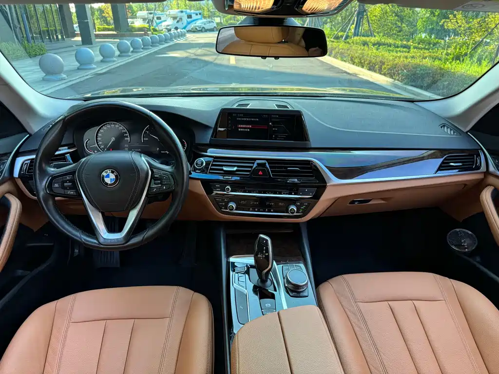 BMW 5 Series 2018 — фото 7
