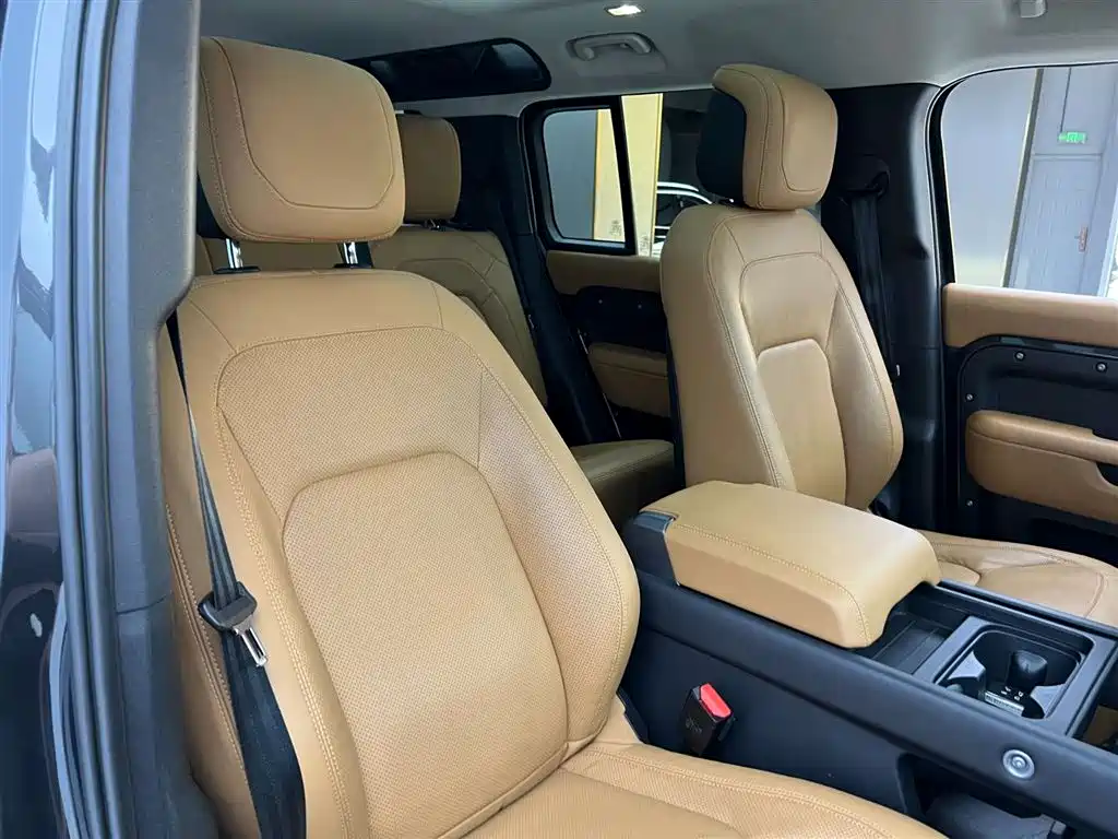 Land Rover Defender 2023 — фото 18