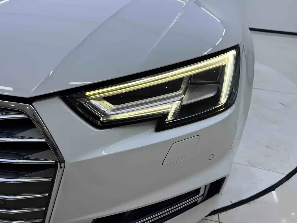 Audi A4L 2018 — фото 16