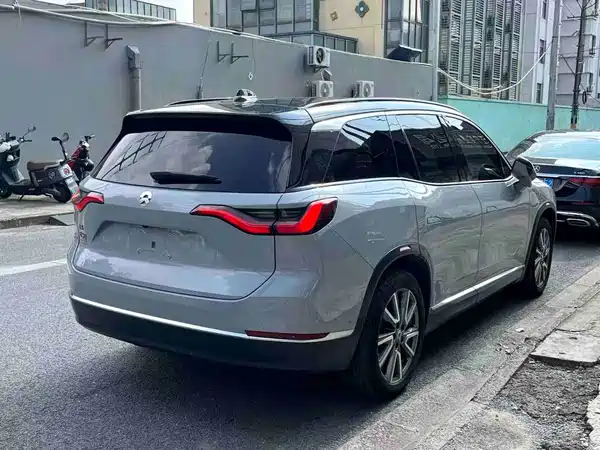 NIO ES8 2021