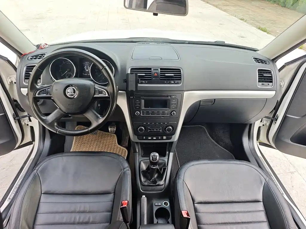 Skoda Yeti 2015 — фото 11
