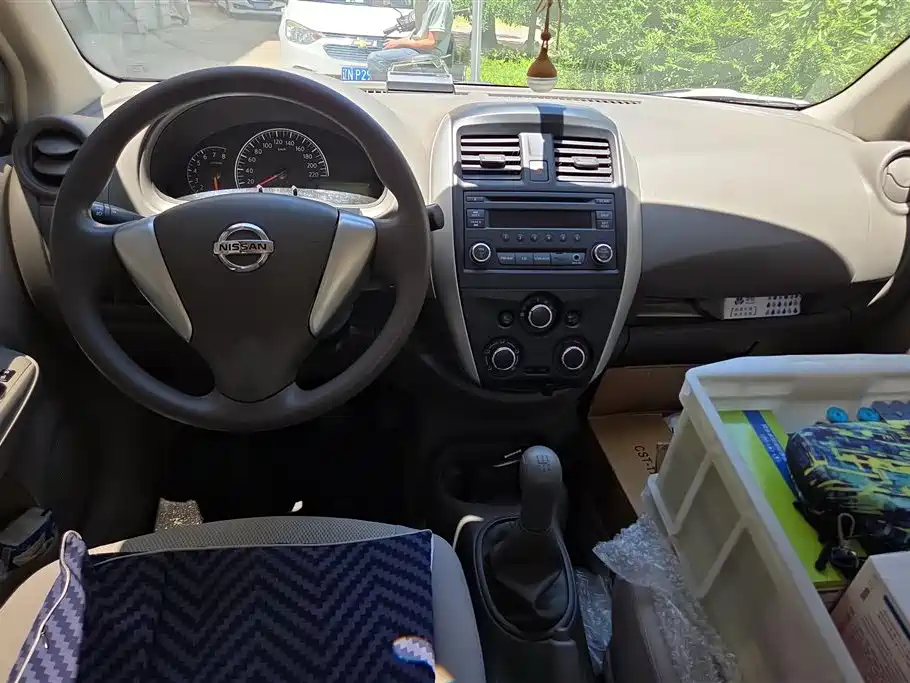 Nissan Sunny 2015 — фото 12