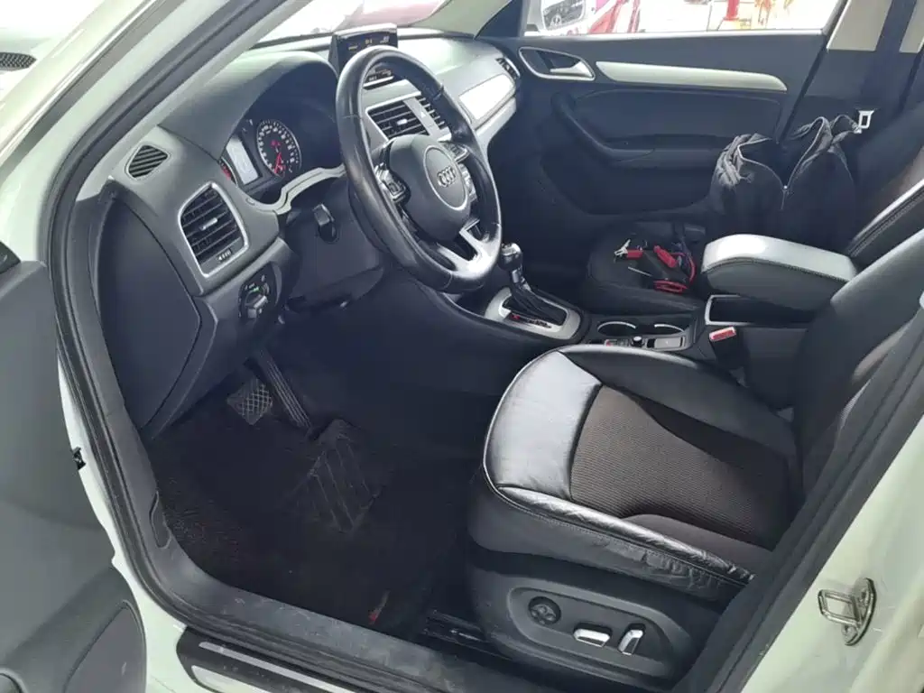 Audi Q3 2016 — фото 15