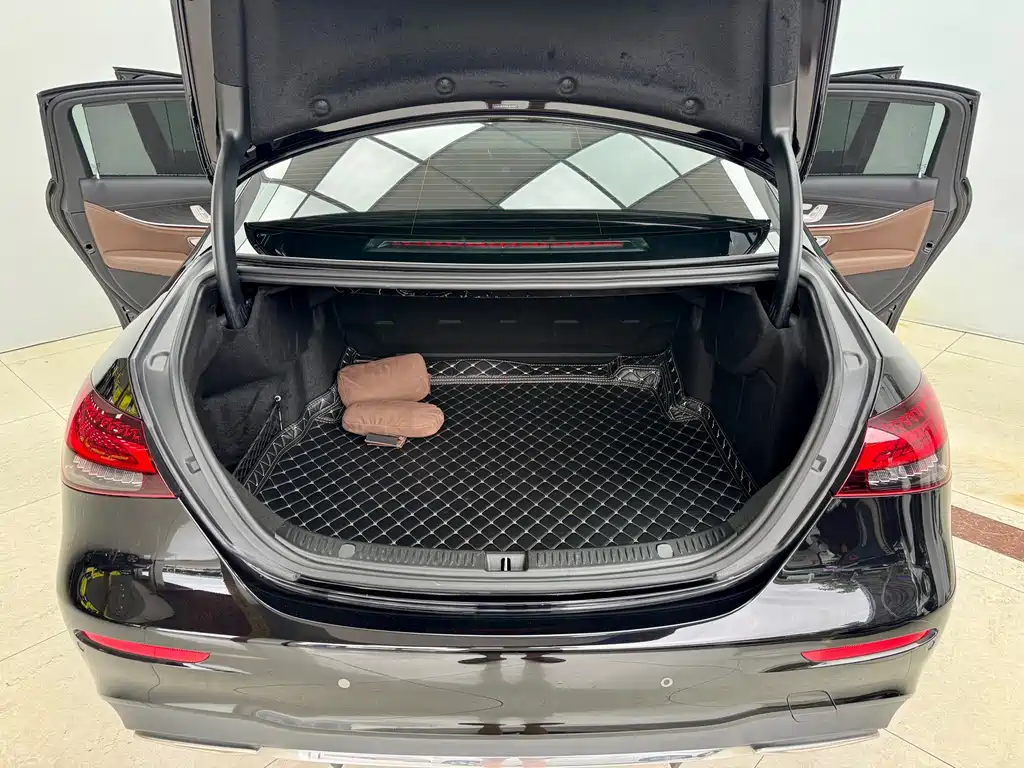 Mercedes-Benz E-Class 2022 — фото 24