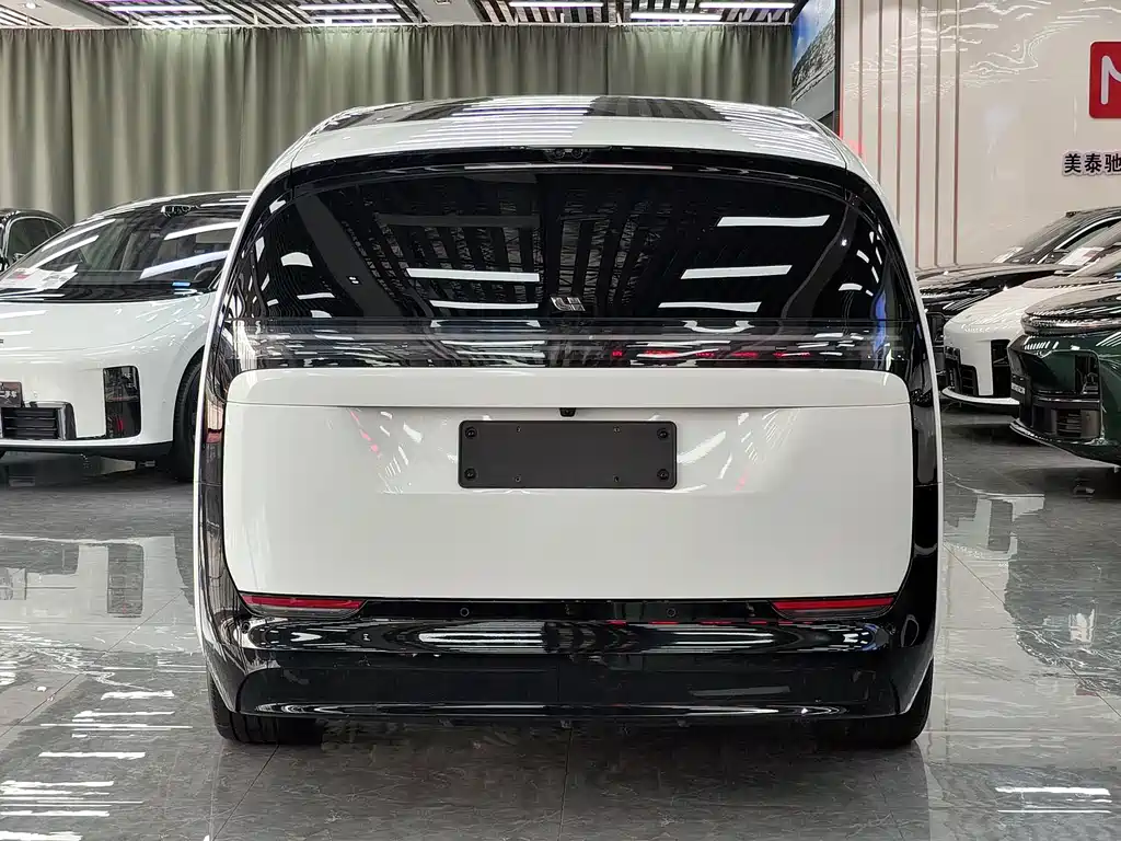 Li Auto MEGA 2025 — фото 16