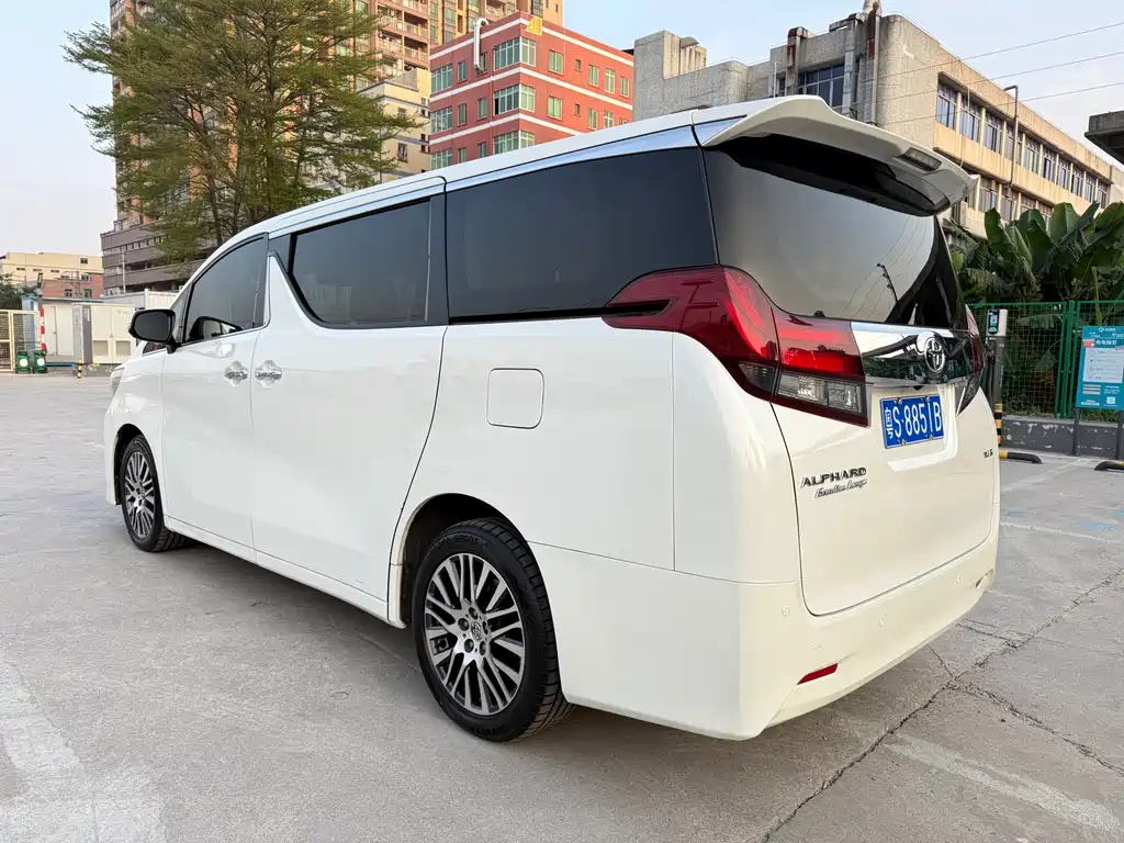 Toyota Alphard 2017 — фото 10