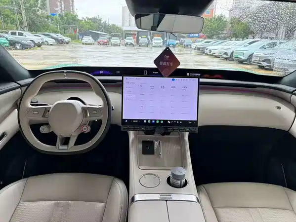 Xiaomi YU7 2025