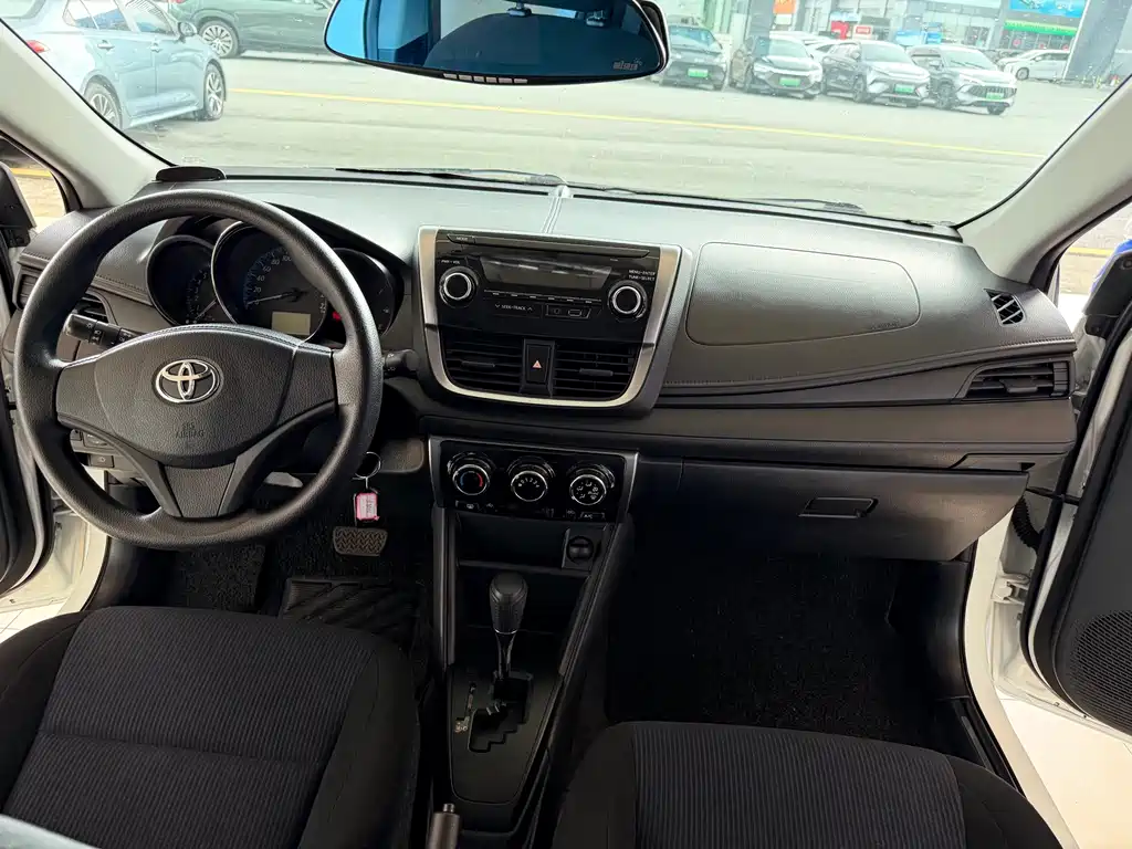 Toyota Yaris L 2018 — фото 25