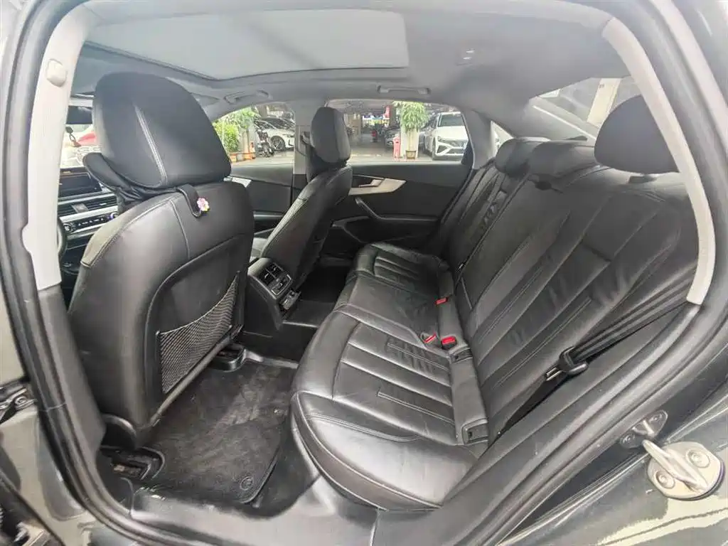 Audi A4L 2020