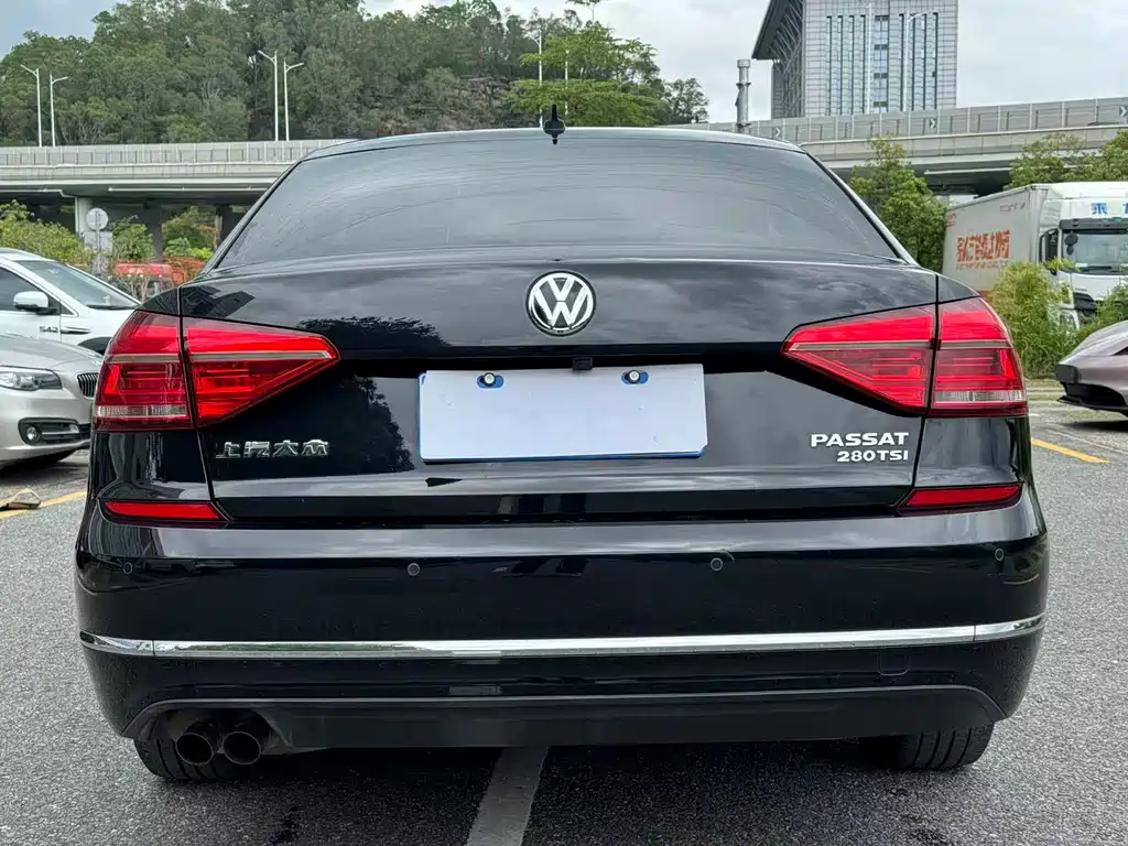 Volkswagen Passat 2017 — фото 18