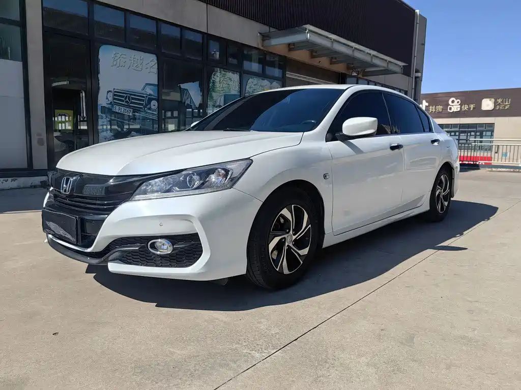 Honda Accord 2018 — фото 1