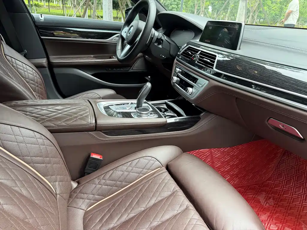 BMW 7 Series 2020 — фото 13