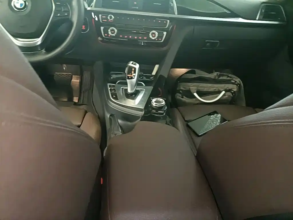 BMW 3 Series 2018 — фото 14