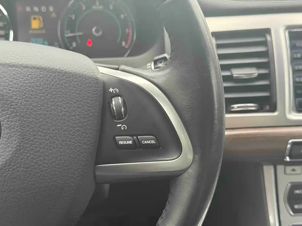 Jaguar XF 2014 — фото 12