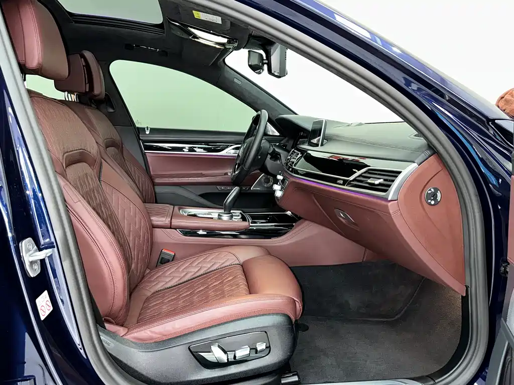 BMW 7 Series 2019 — фото 11