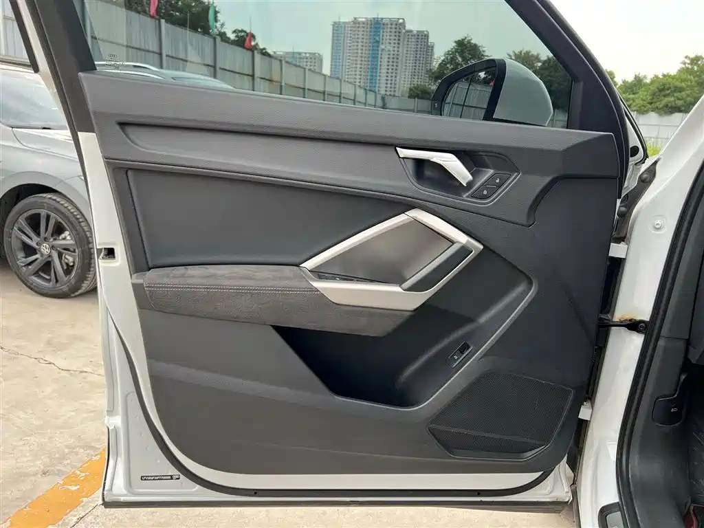 Audi Q3 2023 — фото 11