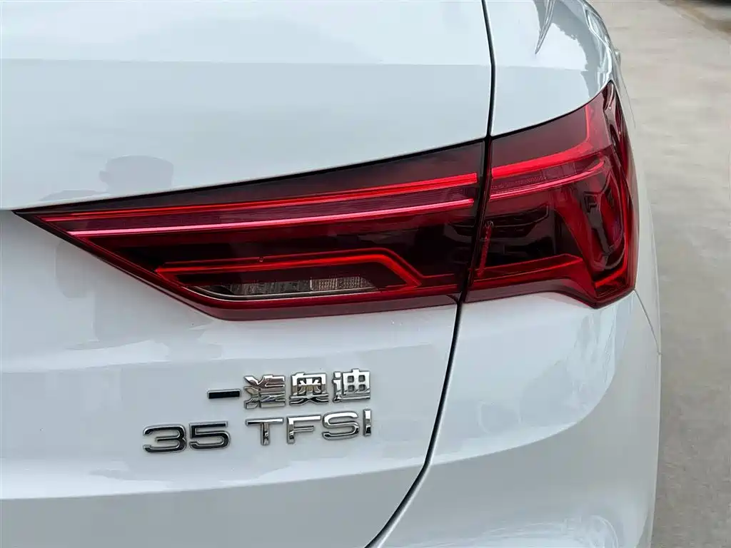 Audi Q3 2023 — фото 10