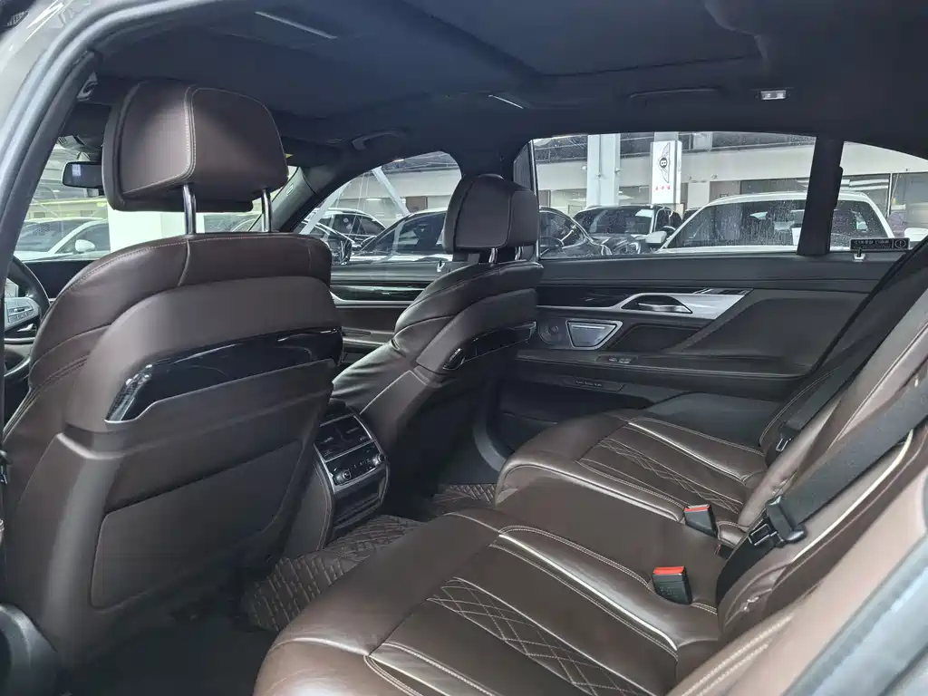 BMW 7 Series 2021 — фото 12