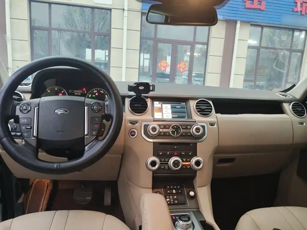 Land Rover Discovery 2015 — фото 10
