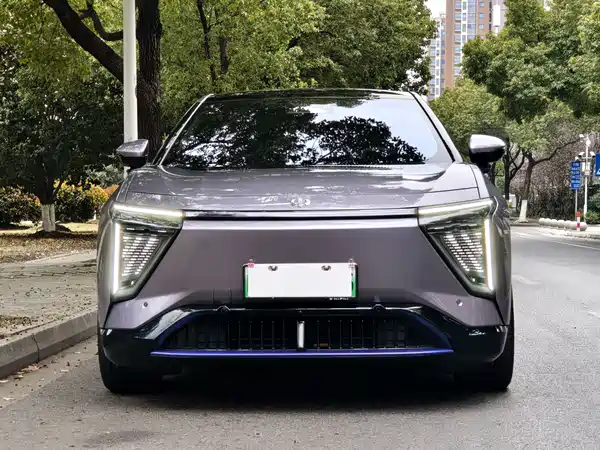 HiPhi Y 2024
