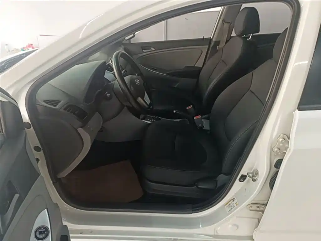 Hyundai Verna 2014 — фото 15