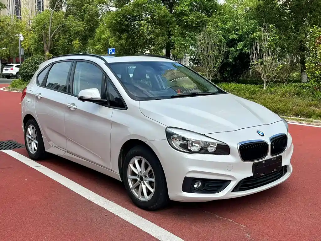 BMW 2 Series Station Wagon 2017 — фото 4