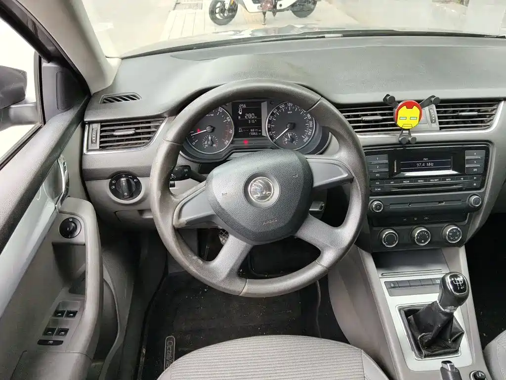 Skoda Octavia 2015 — фото 11