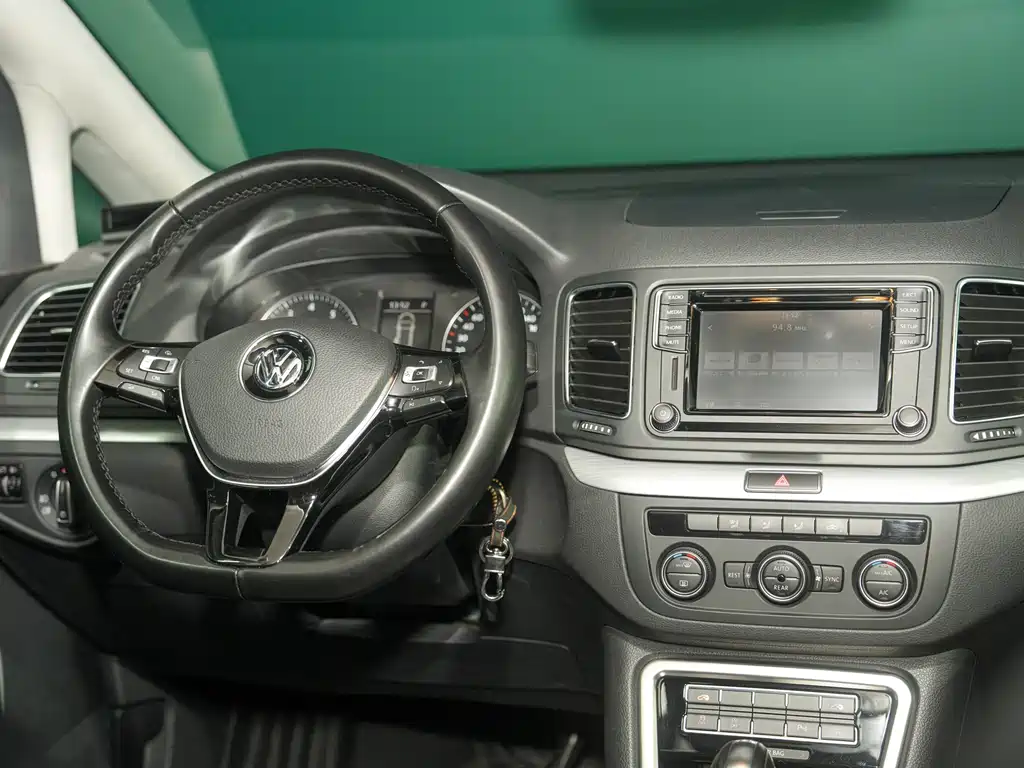 Volkswagen Sharan 2017 — фото 27