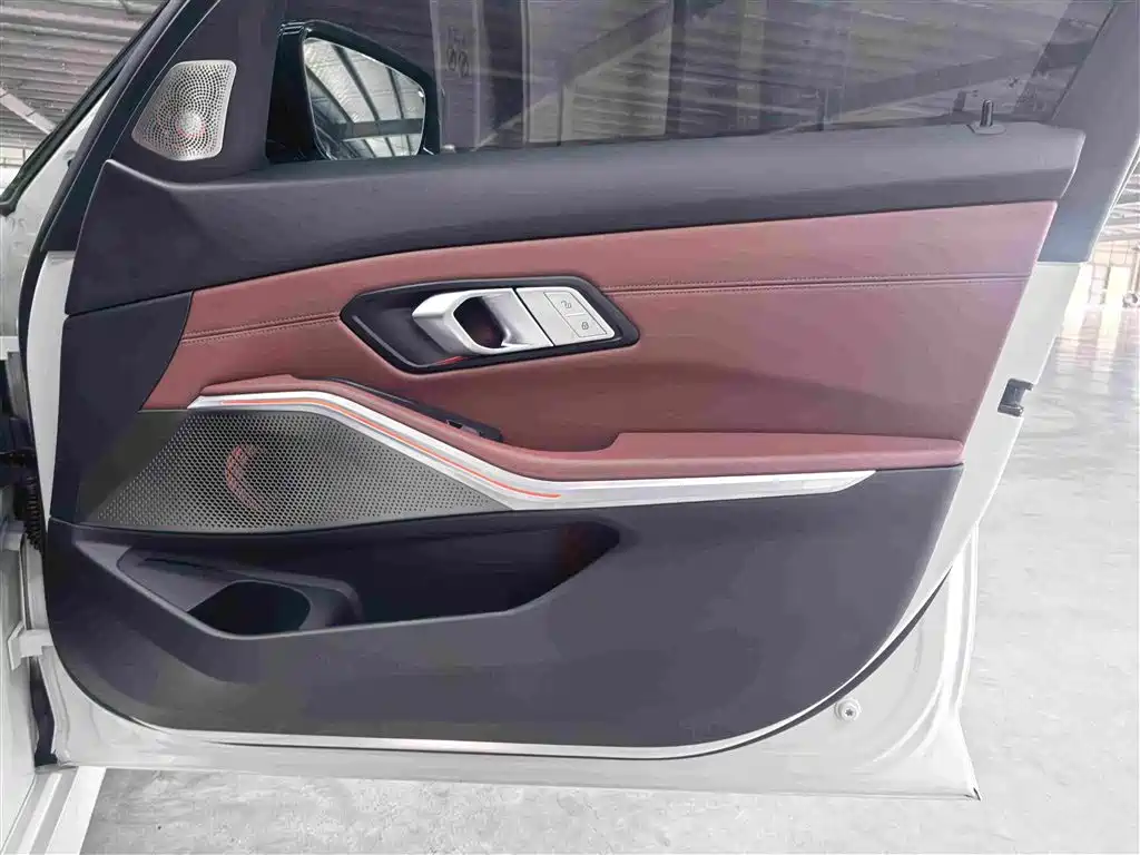 BMW 3 Series 2022 — фото 18