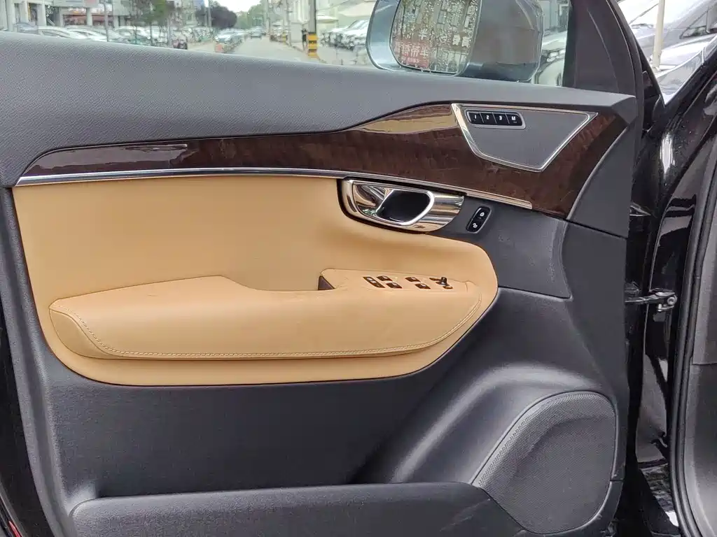 Volvo XC90 2016 — фото 11