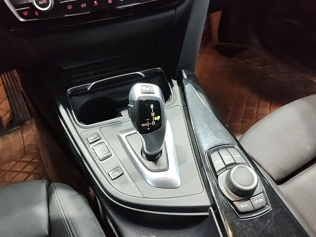 BMW 3 Series GT 2018 — фото 14