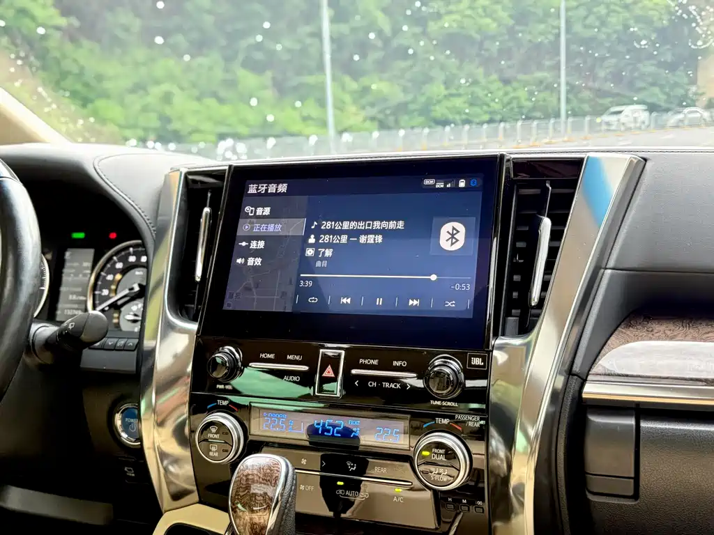 Toyota Alphard 2021 — фото 18