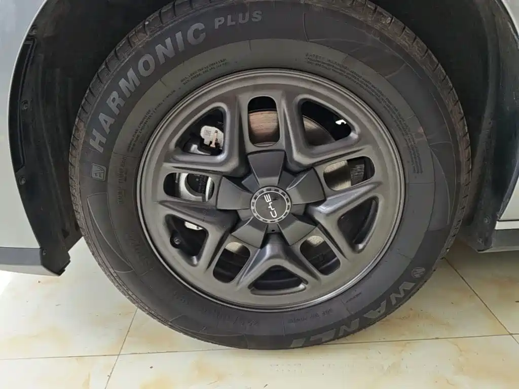 BYD Seal 05 DM-i 2025 — фото 23