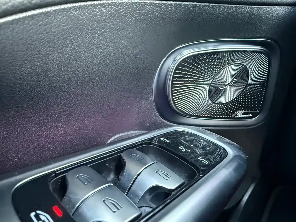 Mercedes-Benz C-Class 2024 — фото 10