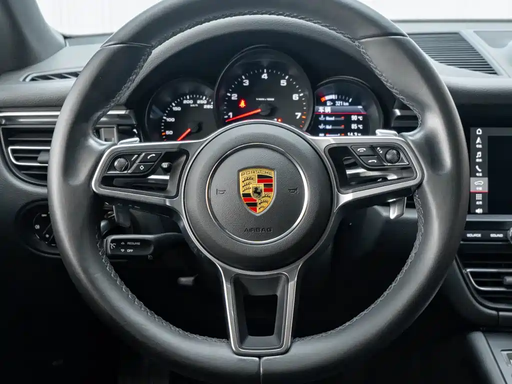 Porsche Macan 2021 — фото 16
