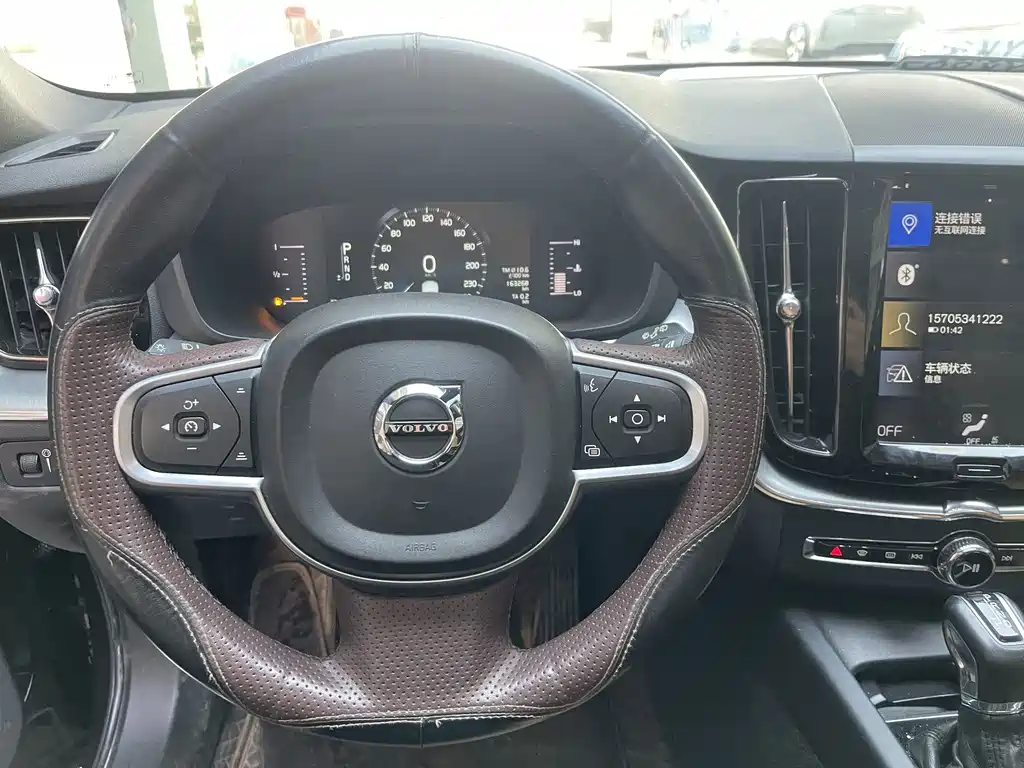 Volvo XC60 2018 — фото 14