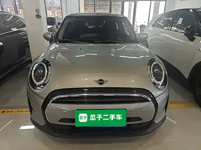 MINI MINI 2023